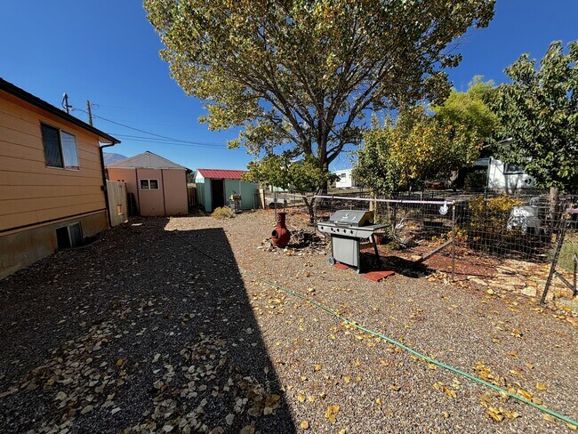 Building Photo - 580 W Abajo Dr