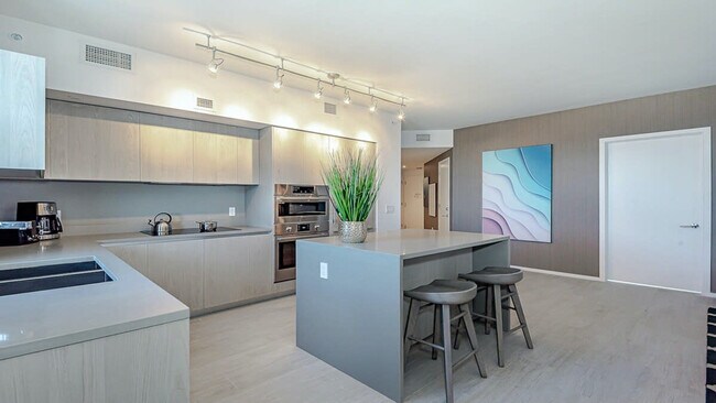 Building Photo - 4010 S Ocean Dr