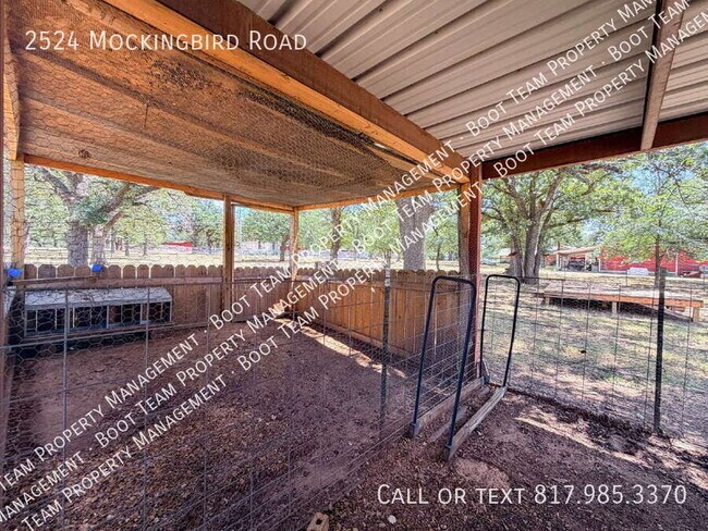 Building Photo - 2524 Mockingbird Rd