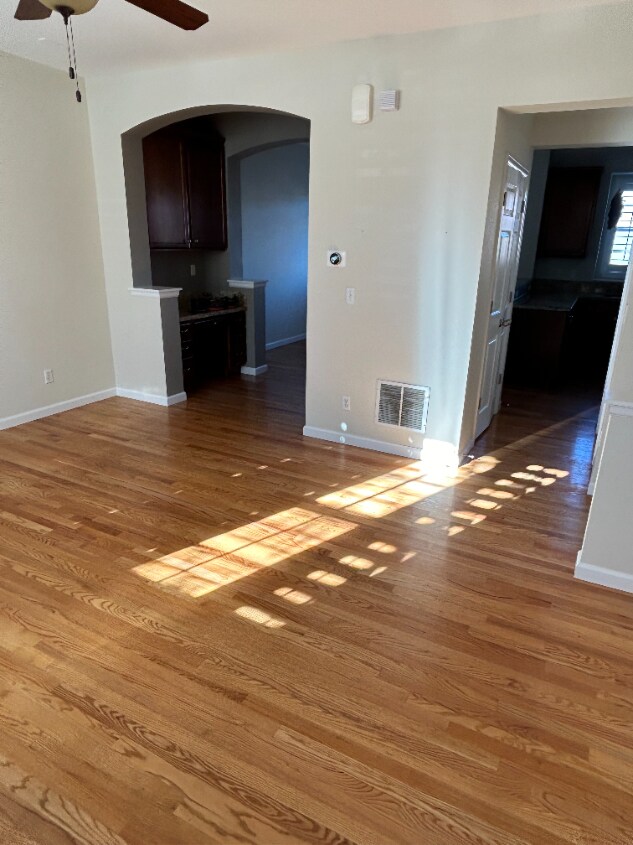 Building Photo - Great Lowry Townhome!