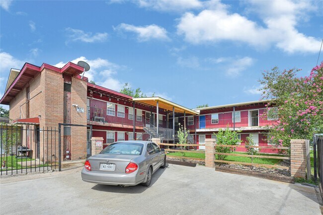 Building Photo - 5718 Eskridge St