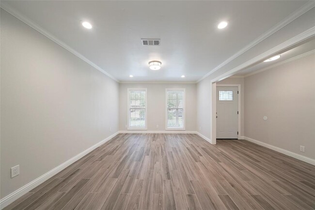Building Photo - 10311 Londonderry Dr