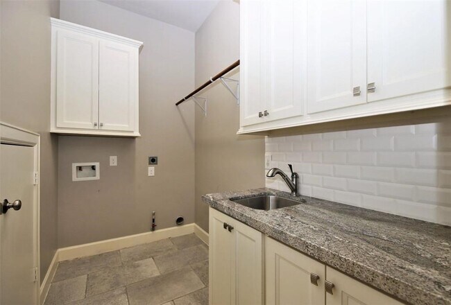 Building Photo - 1213 Althea Dr