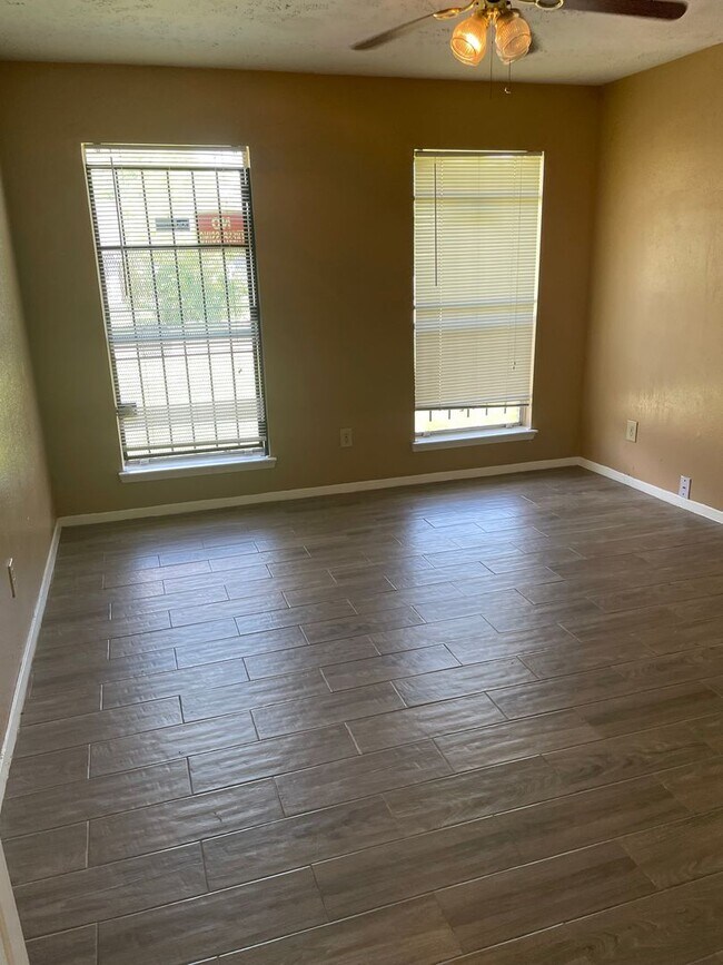 Building Photo - 13411 Boonway Dr