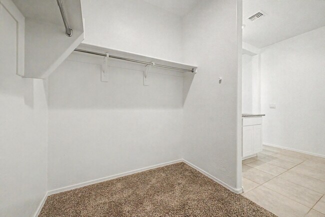 Building Photo - 1566 E Fletcher Dr