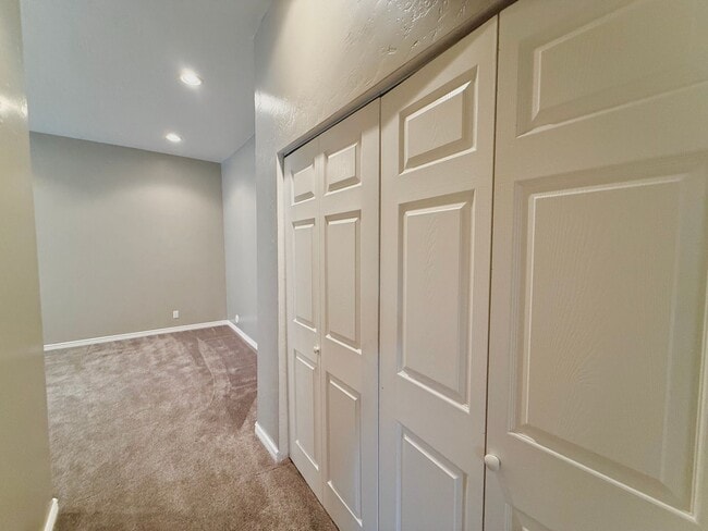 Building Photo - Garden Level in Luxury Home Available Now