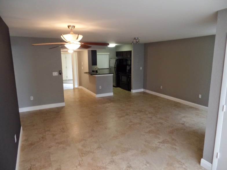 Building Photo - 2811 N Oakland Forest Dr