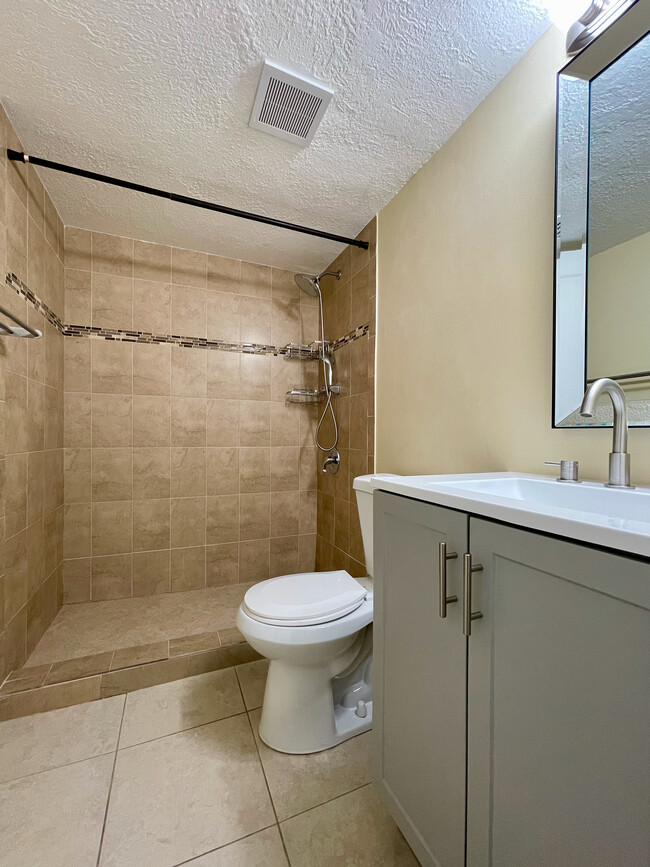 Building Photo - 1005 S Flagler Ave