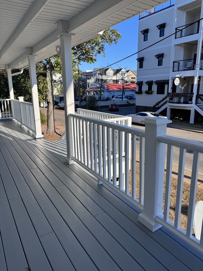 Building Photo - 205 Sir Walter Raleigh St