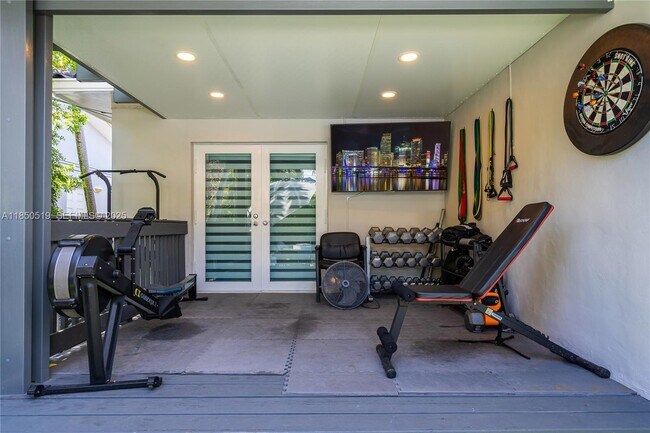 Building Photo - 525 Lakeview Dr