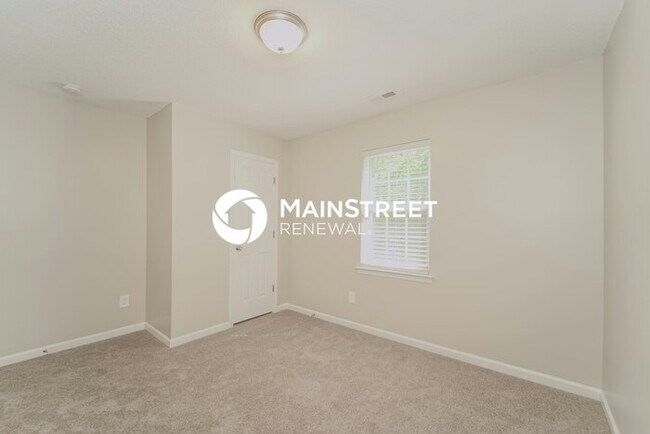 Building Photo - 3 Bedroom Pet-Friendly Home in Charlotte, NC with Main Street Renewal