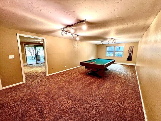 Building Photo - Stunning, 4 Bedroom, 3500 Square Foot, Highland's Home in Boise's North End