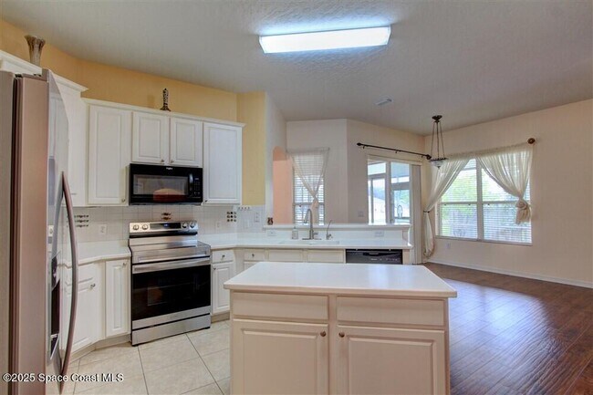 Building Photo - 467 Sauders Rd SE