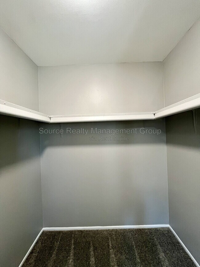 Building Photo - 4441 Oakwood