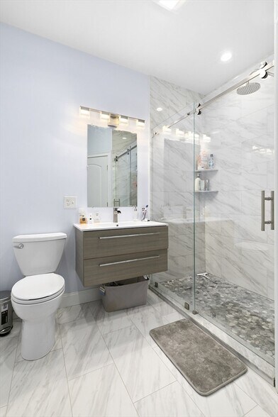 Building Photo - 661 Bennington St