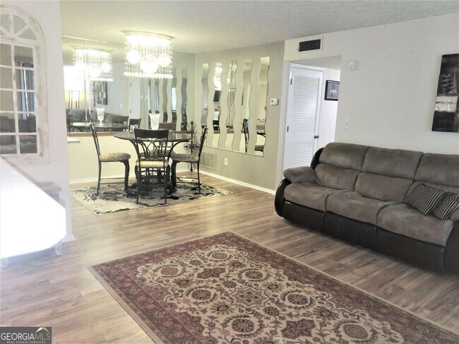 Building Photo - 602 Wynnes Ridge Cir SE