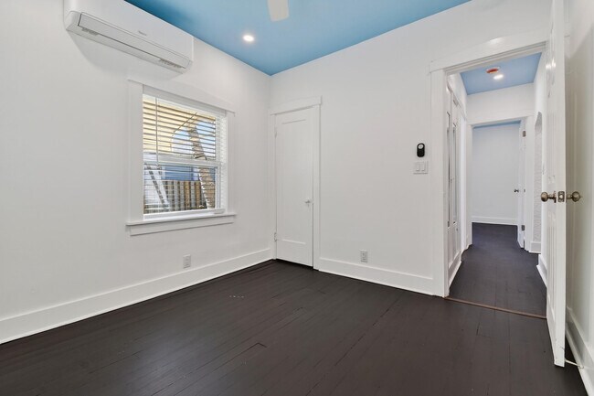 Building Photo - 208 S K St