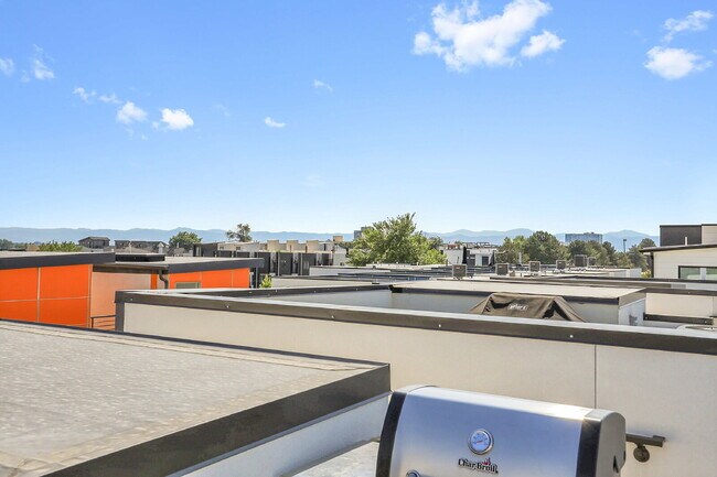 Building Photo - $3,300.00 - 2 Bedroom, 2.5 Bathroom, Rooft...