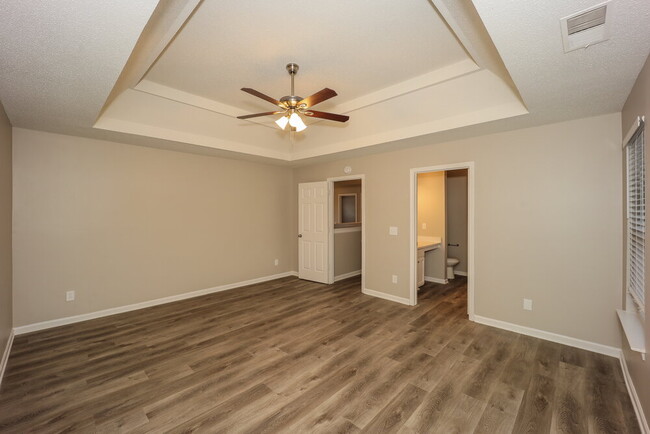 Building Photo - 6076 Trotters Cir