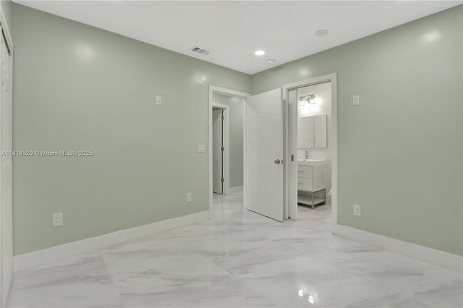 Building Photo - 10370 SW 174th Terrace