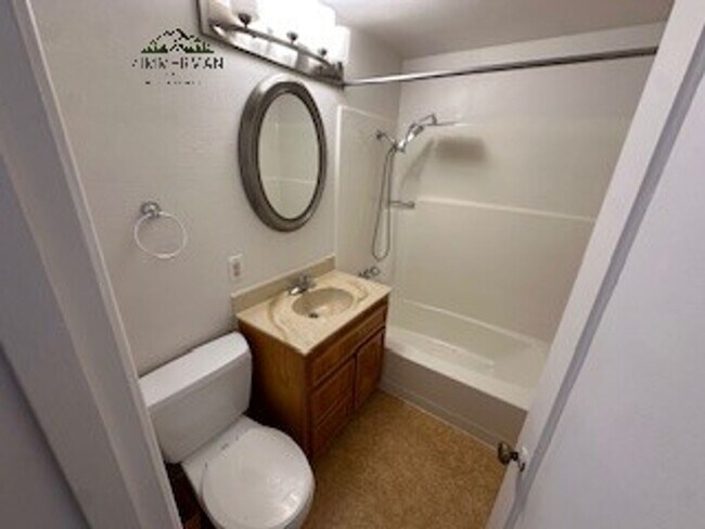 Building Photo - Charming 2 bed 2 bath home in Eugene