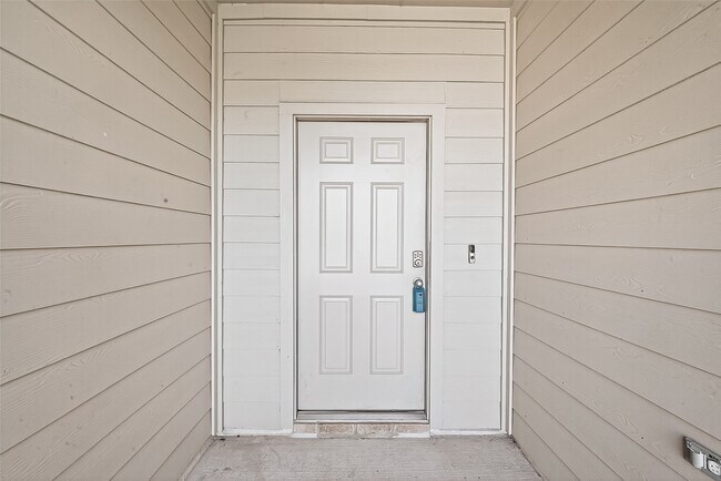 Building Photo - 21500 Rustic Elm Dr