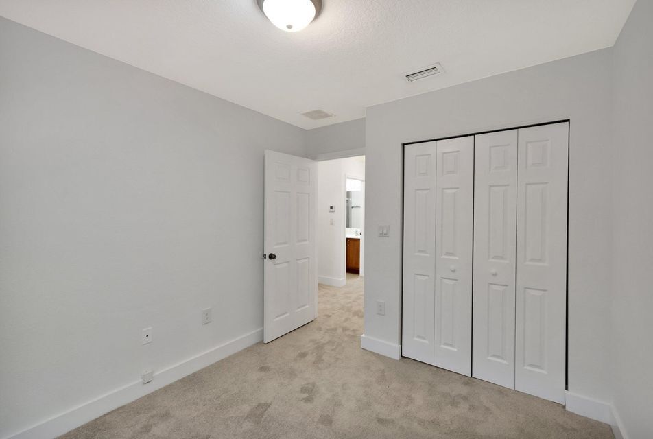 Building Photo - 3055 Riverside Dr