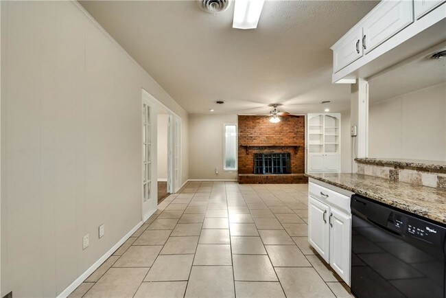 Building Photo - 1601 Larkspur Dr