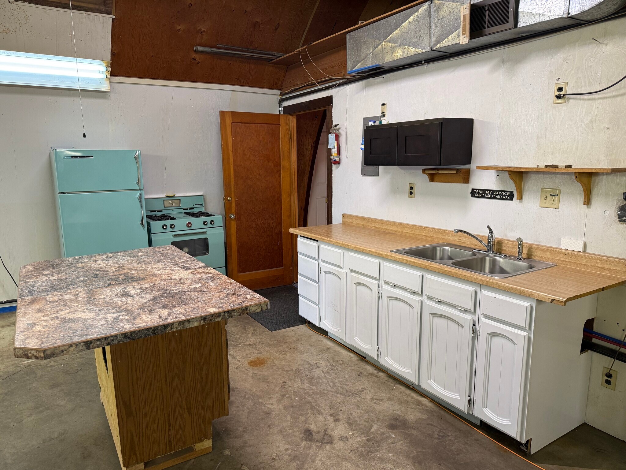 Kitchen/cooking area - 145 N Hilltop Rd