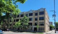 Building Photo - 1549 W Sherwin Ave
