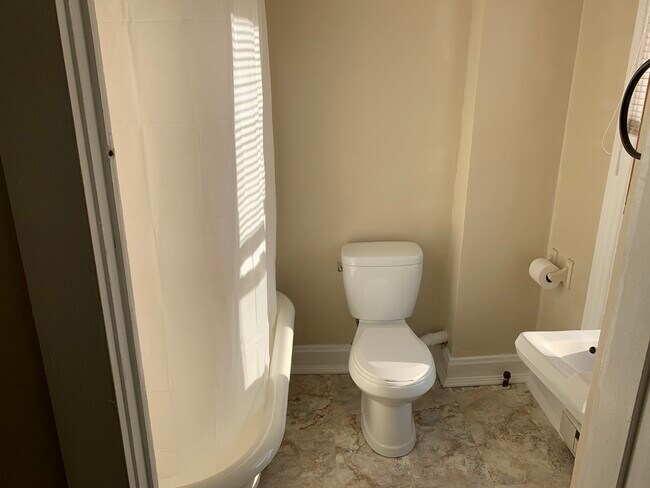 Bathroom - 143 N Potomac St
