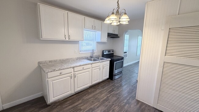 Building Photo - 608 Ravenswood Dr