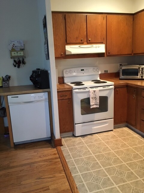 Building Photo - 381 Feura Bush Rd