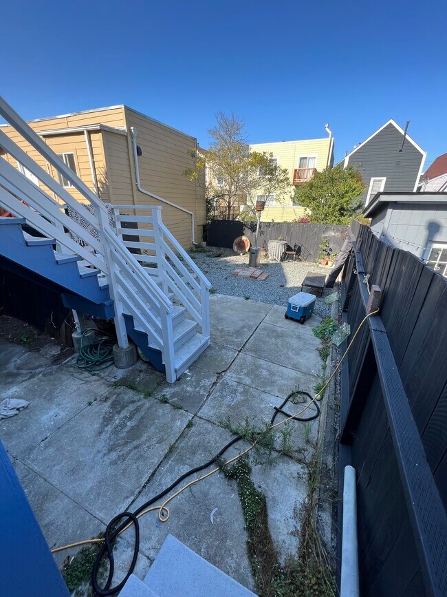 Building Photo - 211 6th Ave