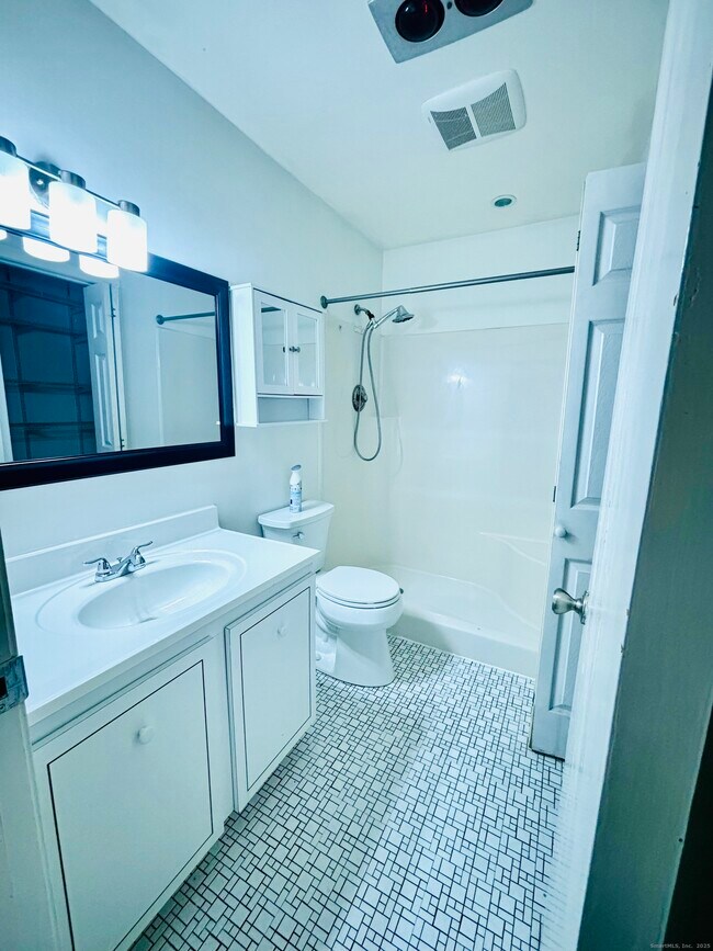 Building Photo - 507 Twin Circle Dr