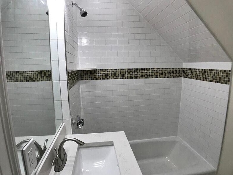 Bathroom 2 - 12 Harris St