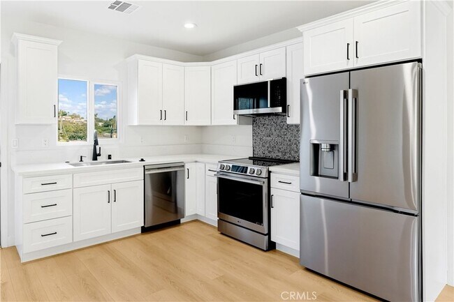 Building Photo - 4038 Somers Ave