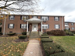 Building Photo - 27 Brewster Rd