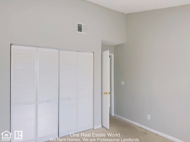 Building Photo - 2504 Woodgate Blvd