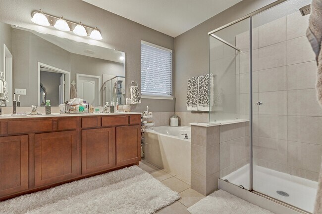 Building Photo - 204 Forest Peak Way