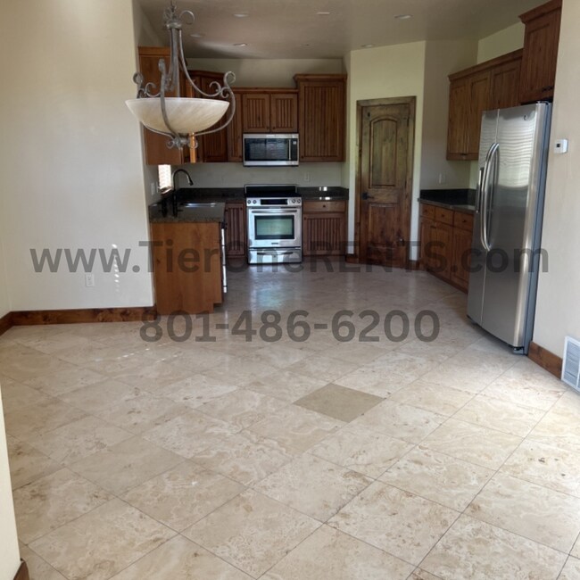 Building Photo - NO DEPOSIT Option Available for This Prope...