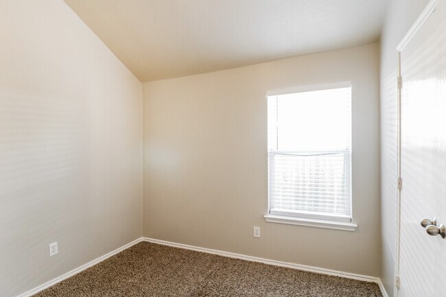 Building Photo - 21554 Kings Bend Dr