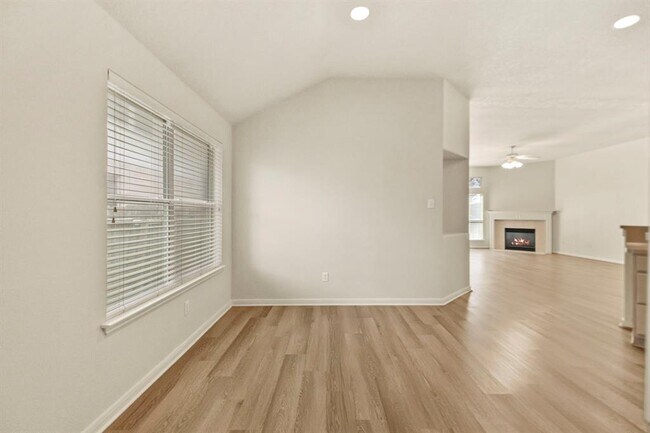 Building Photo - 3619 Slocom Dr