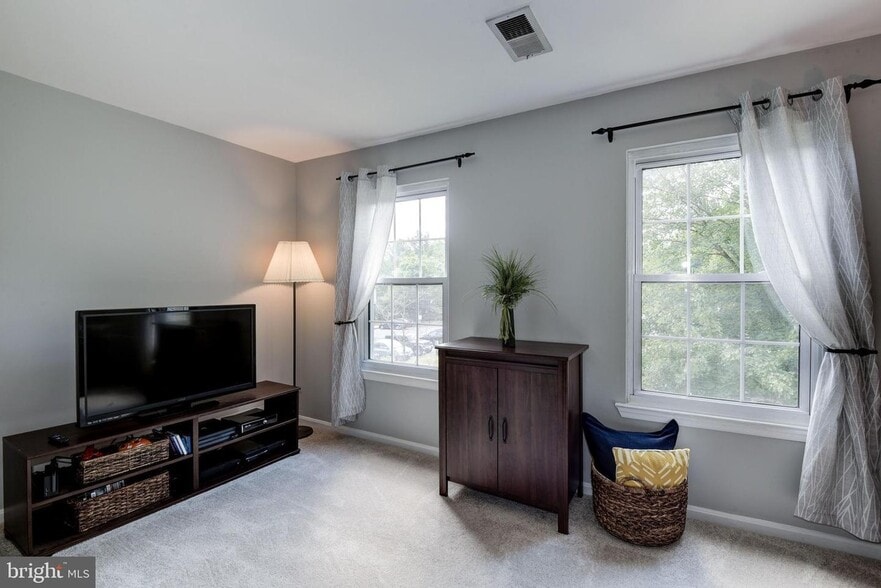 Lounge area - 9668 Hastings Dr