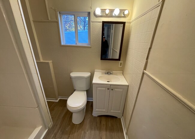 Building Photo - SECTION 8 and EDEN Accepted!! Stunning 4-Bed, 2-Bath Renovation in Lorain!!