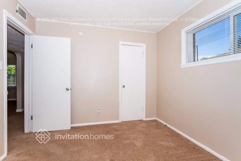 Building Photo - 9301 Lillian Ln