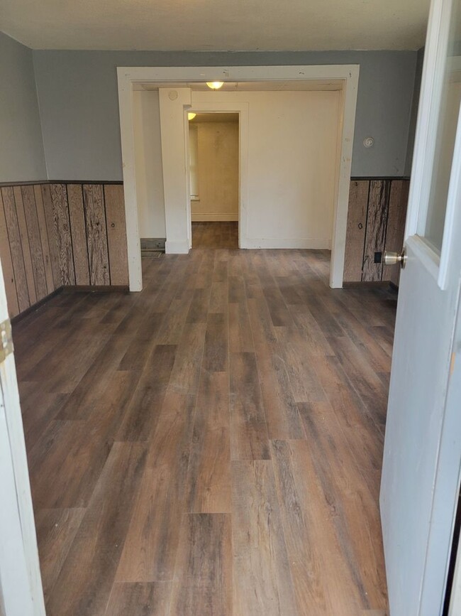 Building Photo - 2 Bedroom Duplex