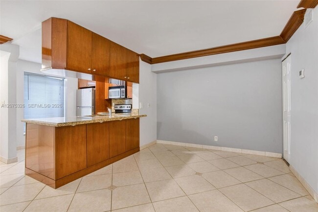 Building Photo - 709 Gardens Dr