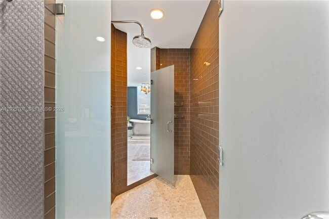 Building Photo - 5959 Collins Ave
