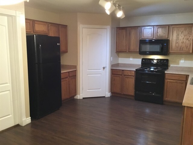 Building Photo - 110 W Diamond Trl
